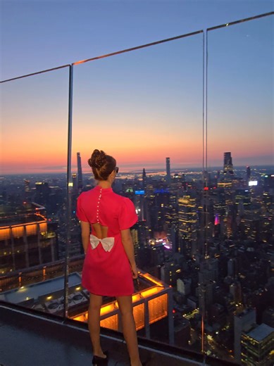 Edge NYC – Sky-High Views of Manhattan If you’re looking for one of the most unforgettable views in New York City, the observation deck at Edge is a must-visit. Suspended more than 1,100 feet above the city at Hudson Yards, Edge is the highest outdoor sky deck in the Western Hemisphere. Its unique triangular platform extends out into the sky, giving visitors a thrilling feeling of floating above Manhattan. Share your favorite weekend destinations 🗽🚕🍎 #newyork #thingstodoinnyc #Edge #nycguide