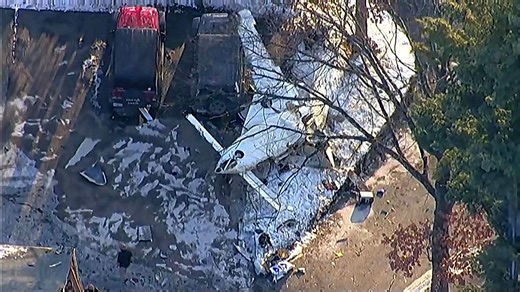 Pilot survives after homebuilt 'kit plane' crashes into New Hampshire residential complex