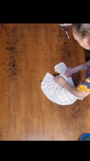 What do you guys think of the first scary ghostface shirt? 🤔 I was so nervous dyeing the face on this shirt. I think this is the biggest design I have ever done. 😬 It took up so much of my screen. I also dyed this the wrong colors. 🤦🏽‍♀️ It was supposed to be purple, not Halloween colors. 😞 I was definitely upset and confused when I opened it. I still think it looks pretty AWESOME! 😍 Let me know what you think. Thanks so much! 😊✌️ #tiedye #handmade #smallbiz #artist #trippyart #hippie #fa