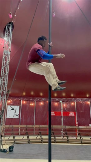 Mât chinois, Allons-y!!#art #acrobatics #dancer #calisthenics #international #aerial #artshorts