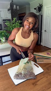 I finally cracked the code to restaurant-style fajitas…and it starts right here 🌶️ Whether you’re team steak, chicken, shrimp or veggies—this marinade will take you straight to your favorite Mexican spot (minus the chip basket). Keep tuning in…the flavor journey’s just getting started. Who’s ready for the sizzle 🔥 #ThatSaladLady #Fajitas #MarinadeRecipe #MexicanRecipes #HomeCooking #DinnerInspo #BuildYourBowl | That Salad Lady