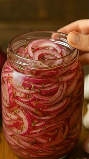 Oignons Rouges Marinés Maison ✅ Recette complète dans First✅ 𝐂.𝟎.𝐌.𝐌.𝐄.𝐍.𝐓.𝐀.𝐈.𝐑.𝐄 , 👇👇👇 | Eva Rose