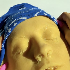 she got a silicone face copy made by master! | 5-Minute Crafts GIRLY