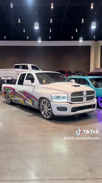 The sound of a bagged truck airing out never gets old! #sickcarsandtrucks #bagged #baggedtrucks #airridesuspension #sickslammedtrucks