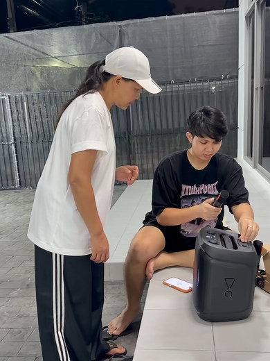 ซื้อชุดลำโพงมาใหม่ของJBL ขอลองหน่อยนะคะว่าสัญญาณไมค์จะดังไกลแค่ไหน🤣🤣🤣🤣 ดีนะพอดี🎤🎤🎤