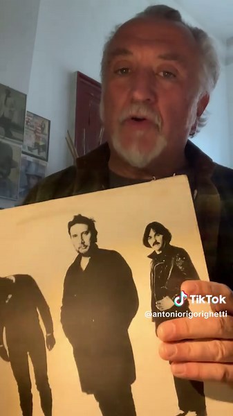 I giri di basso che spaccano! Nice n' Sleazy The Stranglers from Black And White 1978. Bassista Jean Jacques Burnel. L'album è diviso in due parti distinte: la