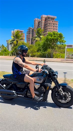 Thomas Shineray / ByTm / SBM on Instagram: "Dia 01. Primeiro dia do ano de 2026. E é claro… rodando com a SBM 🏍️🔥 E aí, quero saber de você: em 2026 a sua moto Shineray em SBM vem? 👀🚀 Eu tô na torcida e posso te ajudar a escolher a moto perfeita pra você. Conte comigo! Vamo acelerar com a melhor do Brasil! 🇧🇷🏍️"