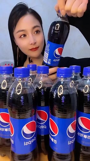 DRINK PEPSI WITHOUT BURPING CHALLENGE ( 4 litres, 2000 kcal, 160 g sugar) | #asmr #quickdrinking