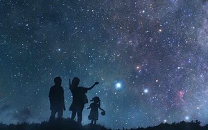 会让你不停循环播放的纯音乐《shooting star》，仿佛在仰视无尽的星空