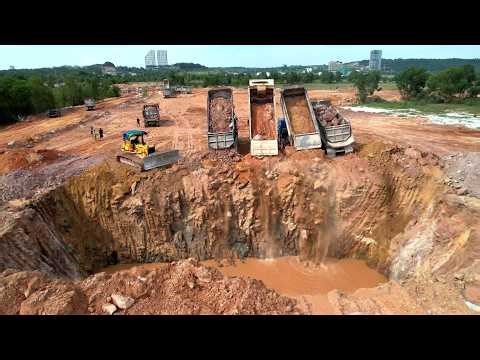 Nicely Operation Heavy Machines Work Teams Transport & Moving Stones Complete Landfilling