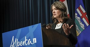 Premier Smith defends health minister amid corruption scandal, accuses Alberta Health Services staff of blocking changes