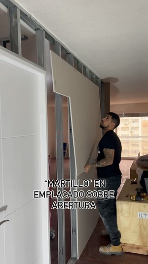 110K views · 2.4K reactions | Emplacamos sobre paredes divisorias donde también colocamos una abertura! En el video mostramos como se tiene que emplacar cuando hay una abertura (forma de martillo) para darle firmeza a la puerta y estructura, de esta manera evitamos posibles fisuras en las juntas! #drywall #drywallnation #drywallfinisher #construction #construccion #construccionenseco #uruguay #uruguay | Solución en yeso | Facebook
