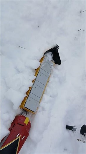 menards 9360 struggles to plow heavy snow