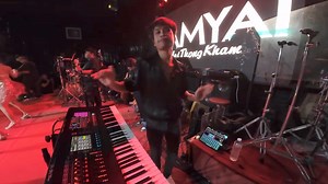 เสียงจาก In-ear Monitor ของผมเอง ในหูจะฟังเป็น Stereo อุปกรณ์ที่ใช้ทัวร์คอนเสิร์ต .. 1.Roland fantom 7 2.Yamaha Fc4 และ Boss Ev-30 3.หูฟัง Shure Se846 Gen2 4.Sennheiser EW IEM G4 monitoring System | Nawapol Pramulart