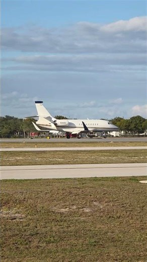 Dassault Falcon 2000 Landing at KFXE Airport