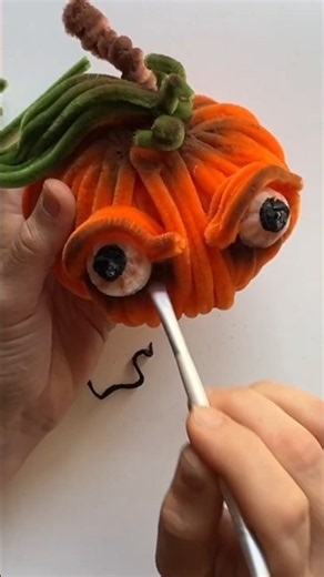 Creepy-Cute Halloween Pumpkin 🎃 Super Easy Pipe Cleaner DIY #craft #diy