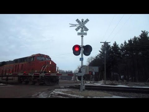 BNSF 3271 East MNTWGAL Fimed In Trenton Township WI (12-25-2025)