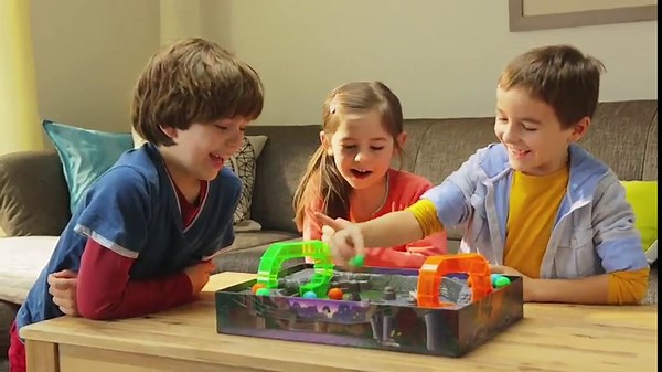 Ravensburger 21174 Buggaloop Board Game for Age 6 & Up - an Exciting Game Featuring Real-Time Moving Hexbug
