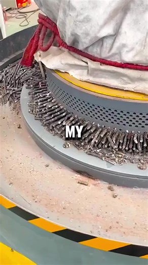 Olaf just wandering off at Disneyland Parisat the New World of Frozen coming nextMarch! Beyond cute #disnevland #WorldOfFrozen #frozen #disneyadventureworld #disnevlandparis