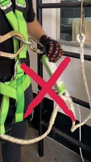 Correct method of connecting Safety Lanyard