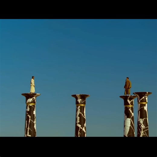 ⚓ Emotions sociales à l’adolescence : 🐫 Numérobis vs Amonbofis. Deux architectes. Un chantier. Et une tempête émotionnelle. 🌪️ 😒 Jalousie. ⚖️ Sentiment d’injustice. 💥 Besoin de reconnaissance. Tout y est. 🎓 Comme le rappelle Matthieu Casotti dans le D.U. de Neuroéducation, ces émotions sociales — honte, jalousie, stress, injustice — arrivent en force à l’adolescence. Mais on les travaille peu , voire pas. On attend que ça explose et on essaie de réparer « après coups ». 💬 Éduquer à ces émo