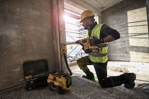 190K views · 304 reactions | Der Tag zieht ins Land – der neue DEWALT SDS MAX Bohrhammer macht weiter. Mit dem XR 54V FLEXVOLT Akkusystem. bit.ly/DEWALTBohrhammer | DEWALT | Facebook