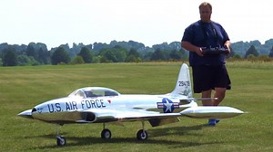 Manfred Wolf flies his scratch built T-33 at the Airshow of MFC Hurlach 2017 FULL VIDEO >>> https://youtu.be/17TXa9NLk5E Model Data: Scale: 1/3.6 Wingspan: 3.3 m / 130'' Weight: 21 Kg / 46.3 pounds Turbine: JetCat P160-SE Totally homemade of wood. | RC Scale Airplanes