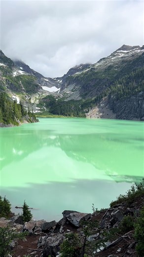 Blanca Lake 😍 one of the most beautiful glacial lakes in WA! 7.6 miles round trip, 3,385 ft elevation gain. Switchbacks were killer but so worth it for that turquoise water. #pnw #pnwlife #hike #hiketok #hikersoftiktok #trail #blancalake #washingtonstate #outdoors #outdoortherapy