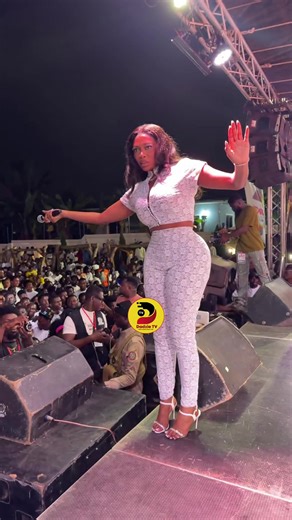 Sefa's Energetic Performance at Sista Afia's Anniversary