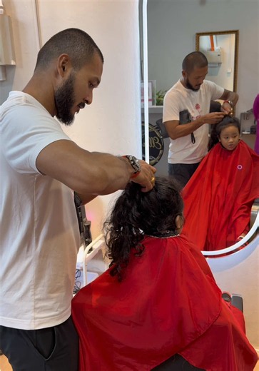 Zavian’s first hair cut since 2months old. Mommy daddy pujuk sejuta kali baru on 😅