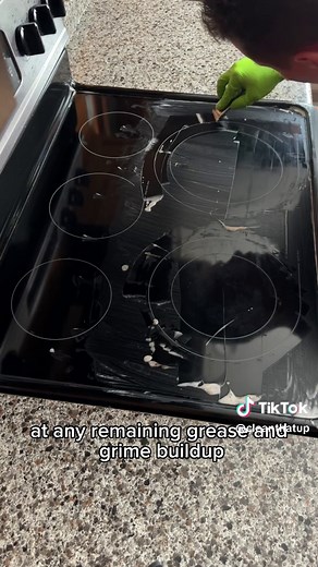 How to clean a glass or ceramic cook top #cleantok #howto #cleaning #cleanthatup