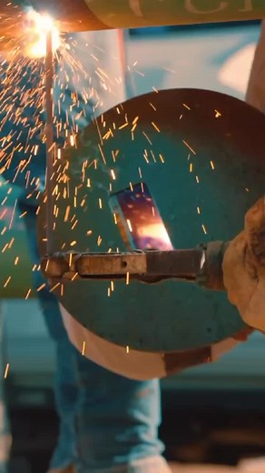 Laying these final welds before the holidays roll in. 🔥💪 #FigTreeEnergyServices #BlueCollarHustle #BuiltToDeliver #PipelineProud #YourProjectOurPassion #SafetyStrong #WeldLife #EnergyIndustry #TexasStrong | Fig Tree Energy Services