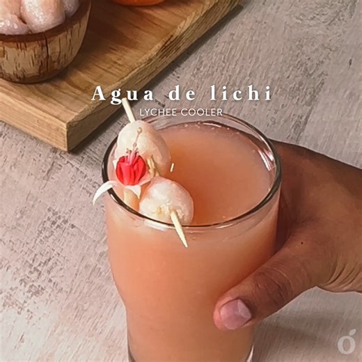 41K views · 355 reactions | Sorprende a todos con el sabor único de esta agua de lichi casera, ideal para tus comidas. 磻 Receta: https://bit.ly/3HAqyqi | kiwilimón | Facebook