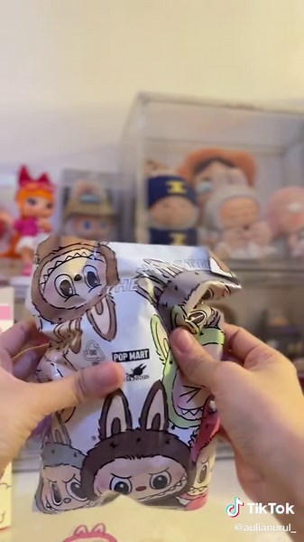 Unboxing Labubu Lychee Berry: A Sweet Surprise!