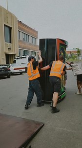 504K views · 9.4K reactions | Loading the main speaker cabinet for El...
