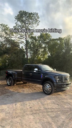 offwhite6.7 (@offwhite6.7)’s video of Russian Songs