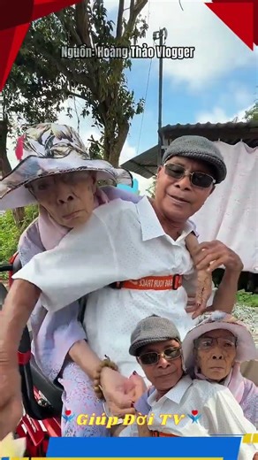 Ông cụ chở vợ đi cho tiền người nghèo #giupdoitv