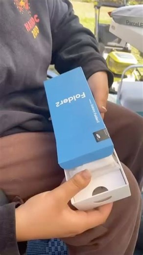 Y2KPHONES on Instagram: "One of our customers unboxing their Samsung Folder 2 ⚡️ Thank you for the video 🫶 The Samsung Folder 2 is a flip phone that runs all of your favourite apps. You can buy one from our store in 3 colours, link in bio 🔥 #y2kphones #y2kphoneshop #y2k #y2kaesthetic #y2kstyle #y2kvibes #2000s #2000sera #mobile #mobilephone #flipphone #flipphones #motorola #samsung #LG #samsungfolder2 #motorolarazr #coolphone #samsungflip #samsungfolder #mcbling #vintagestyle #vintagetech #ret