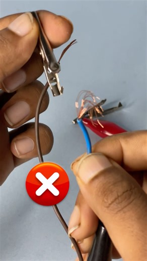 Connect wires to correct way to crocodile clips 😎