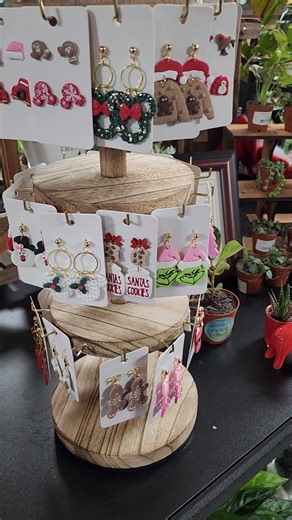 🎄✨ Ella Rose Designs Christmas Earring Drop is HERE! ✨🎄 The CUTEST holiday earrings just landed and we are obsessed! 😍 From festive little studs to fun, sparkling dangles, these beauties are perfect for every Christmas party, cozy get-together, or just adding a little extra cheer to your everyday look! 🎅🎁 Fun 🎄 Festive ✨ Absolutely ADORABLE They make the perfect gift (or treat for yourself 😉) but don’t wait—these will go FAST! 📍Available now at The Rooted Vibe #EllaRoseDesigns #Christmas