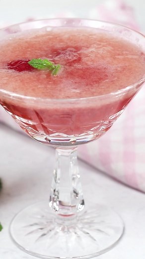 Sparkling, fruity, and refreshing, a rosé spritzer is an exceptional cocktail, fortified with vodka and fresh raspberries! https://www.rachelcooks.com/raspberry-rose-spritzer/ | Rachel Cooks | Facebook