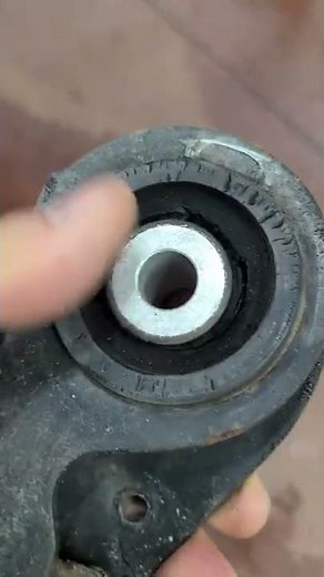 2011 -2017 Jeep Grand Cherokee noise over bumps