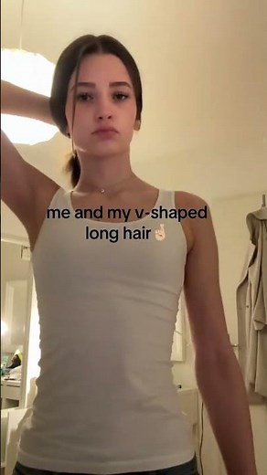 Just me and my V-cut hair… obsessed 😭 @paula.4123 #hairstyle #hairtok #hair #fyp #vshape #haircut