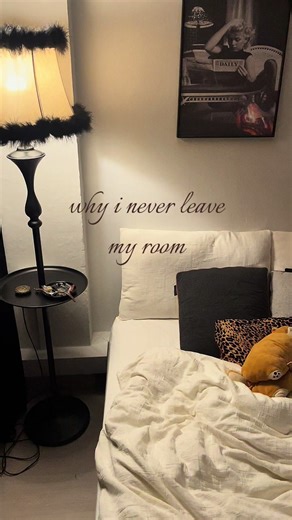 Chic Room Tour: Embrace Parisian Style in Autumn