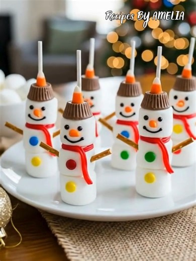 Adorable Marshmallow Snowman Pops! ⛄️🍭❄️ #HolidayTreats #ChristmasBaking #SnowmanPops #WinterDesserts #ChristmasFood Ideas | Recipes By Amelia