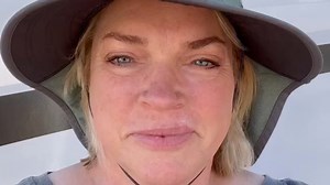 Sister Wives star Janelle shows off '100-lb' weight loss in low-cut top