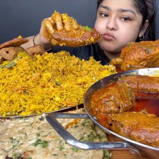 ASMR: EATING SPICY CHICKEN CURRY🔥 BASMATI RICE || #shorts #mukbangn#asmreating #mukbangasmr #asmr