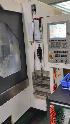 What are the benefits of CNC machining over traditional lathe machining? Traditional machining requires one operator per machine. This type of machining requires fewer machine operators since one skilled operator can run several machines at one time. Since the CNC is so accurate it reduces errors from the manufacturing process and eliminates unnecessary waste. #CNC #CNCmachine #CNCtool #precision #5axis #automation #SYNECNC #CHINA #global #SYU200 #industry40 | SYNE Machines
