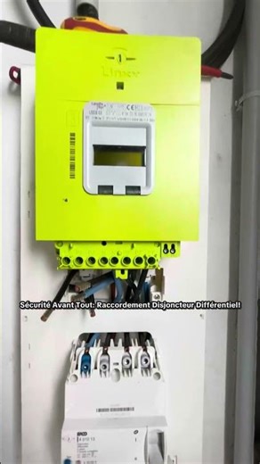 Focus raccorder : travail sur raccordement électrique dans boîtier boîtier de dérivation