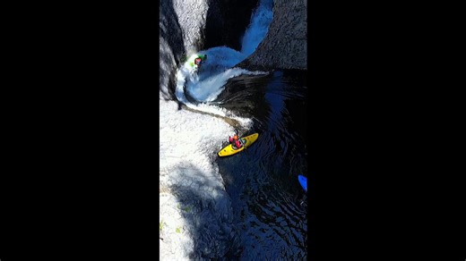 Extreme kayaker plunges down Devil's Throat
